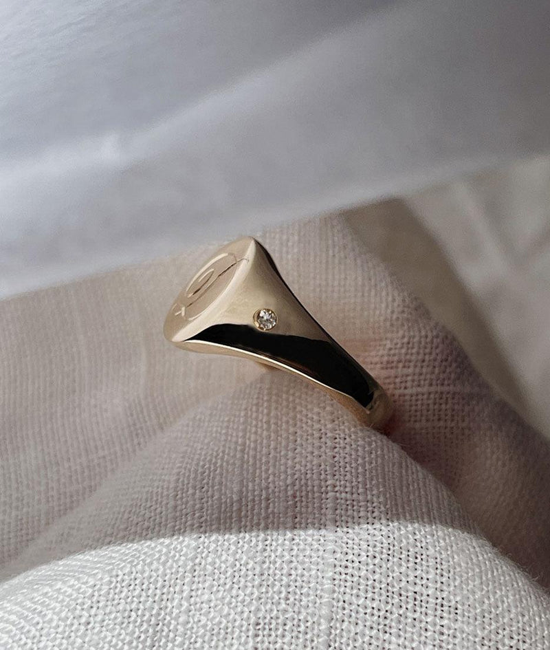 Hand Engraved Small Signet ring - RUUSK