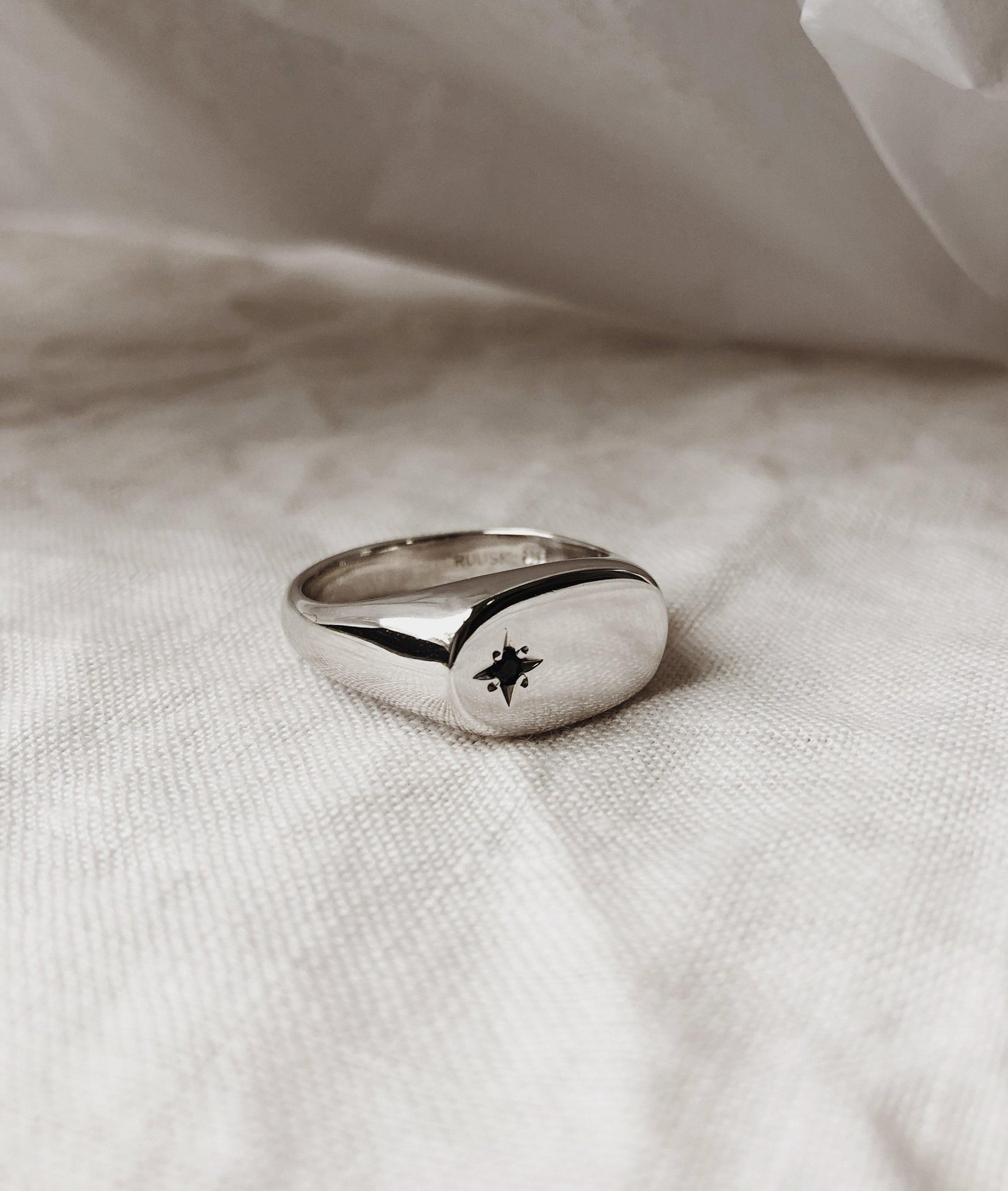 Star-set Large Oval Signet ring - RUUSK