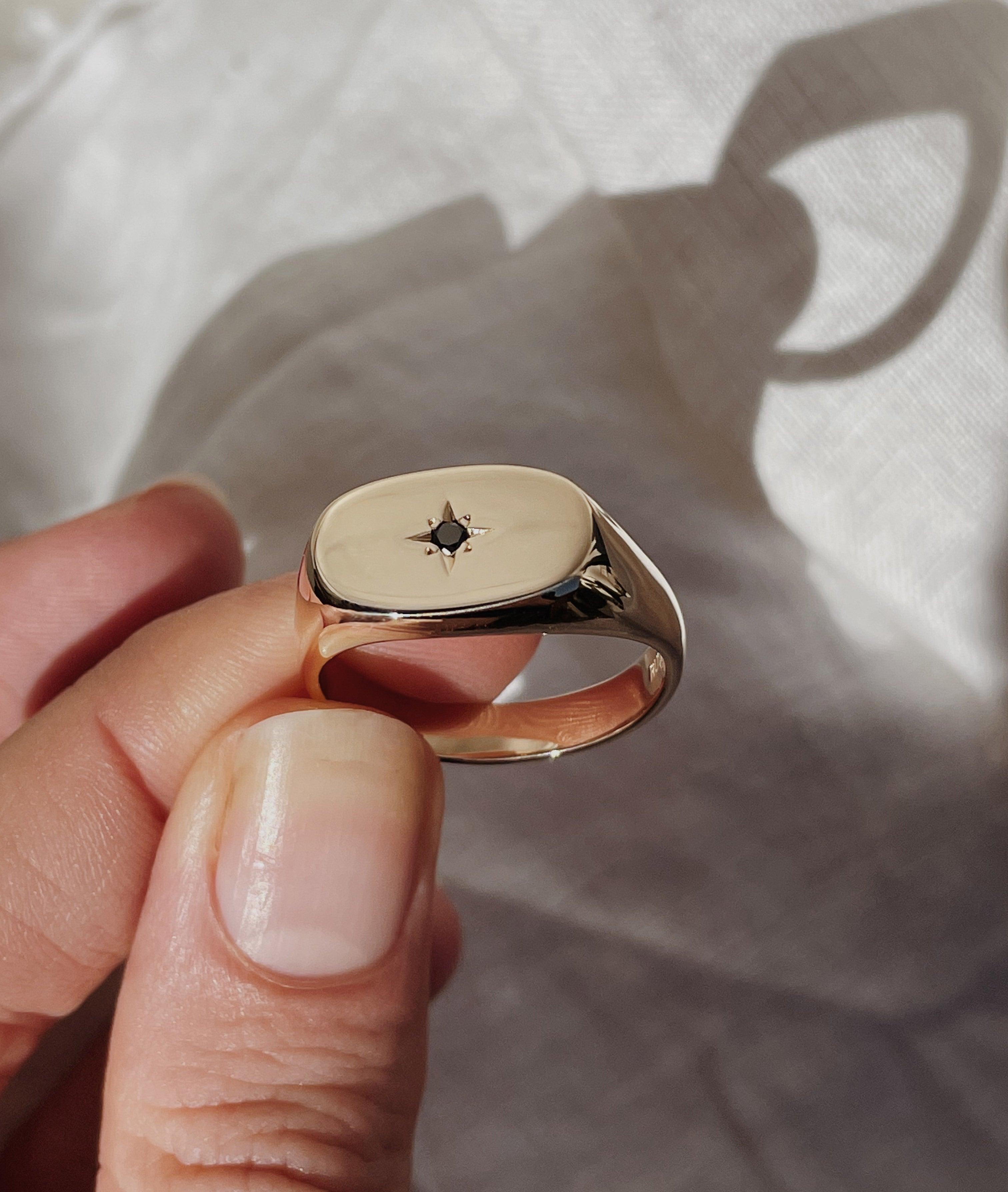 Star-set Large Oval Signet ring - RUUSK