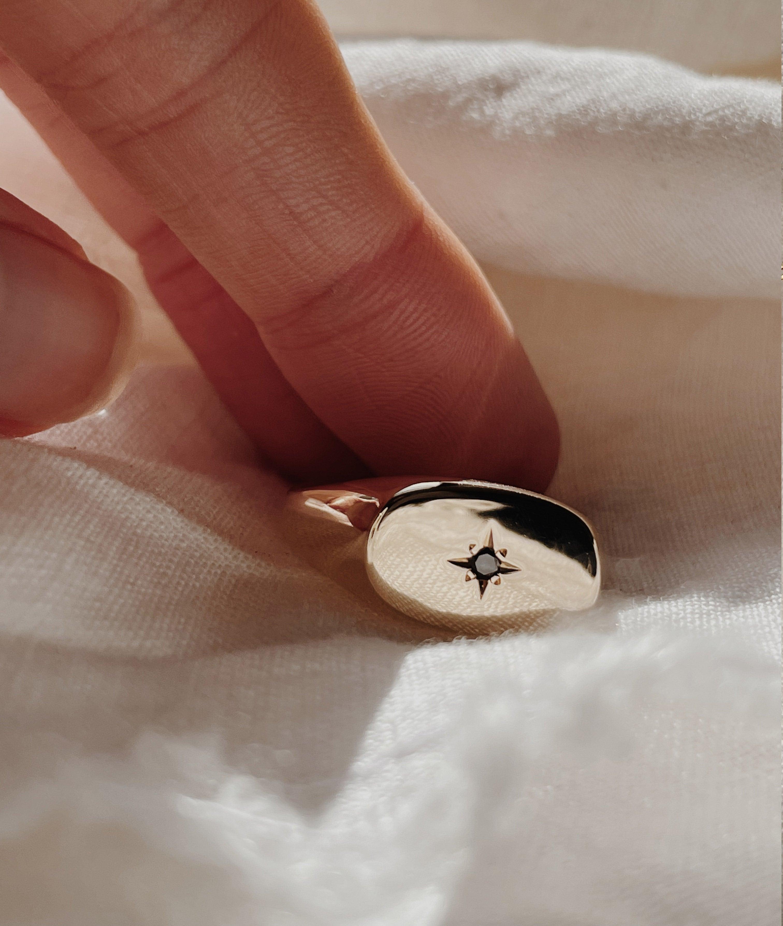 Men's Star-set Large Oval Signet ring - RUUSK