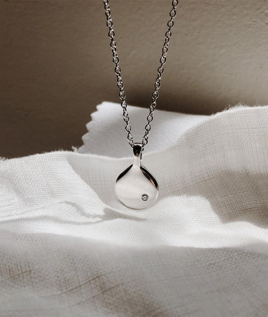 Mini hot sale moon necklace