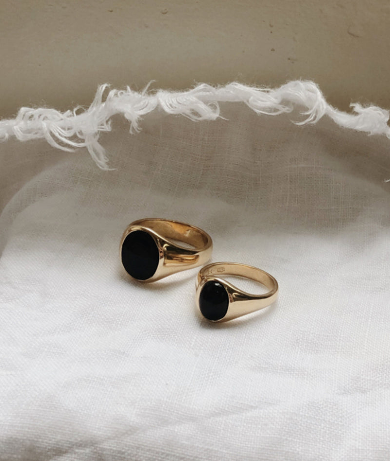 Onyx Small Signet ring