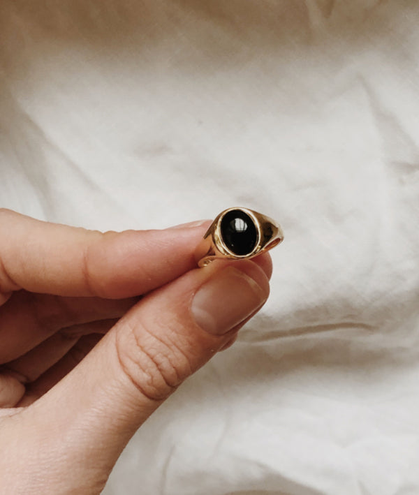 Onyx Small Signet ring