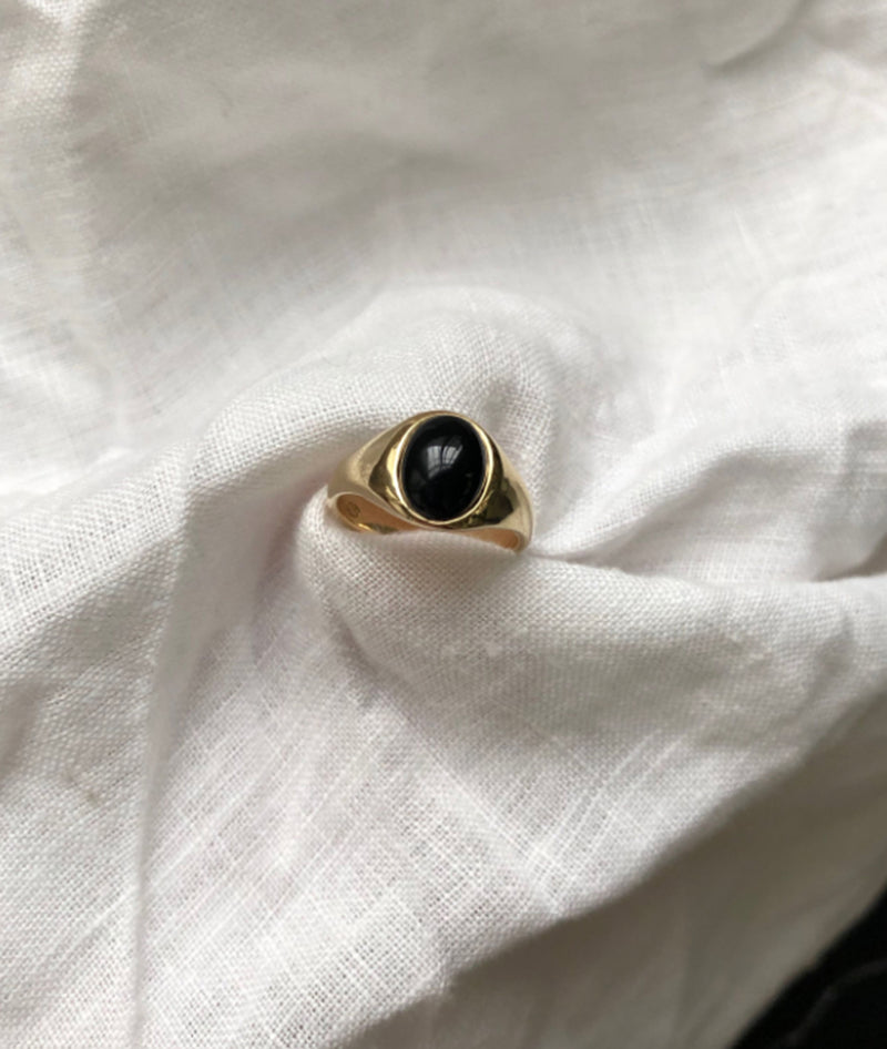 Onyx Small Signet ring