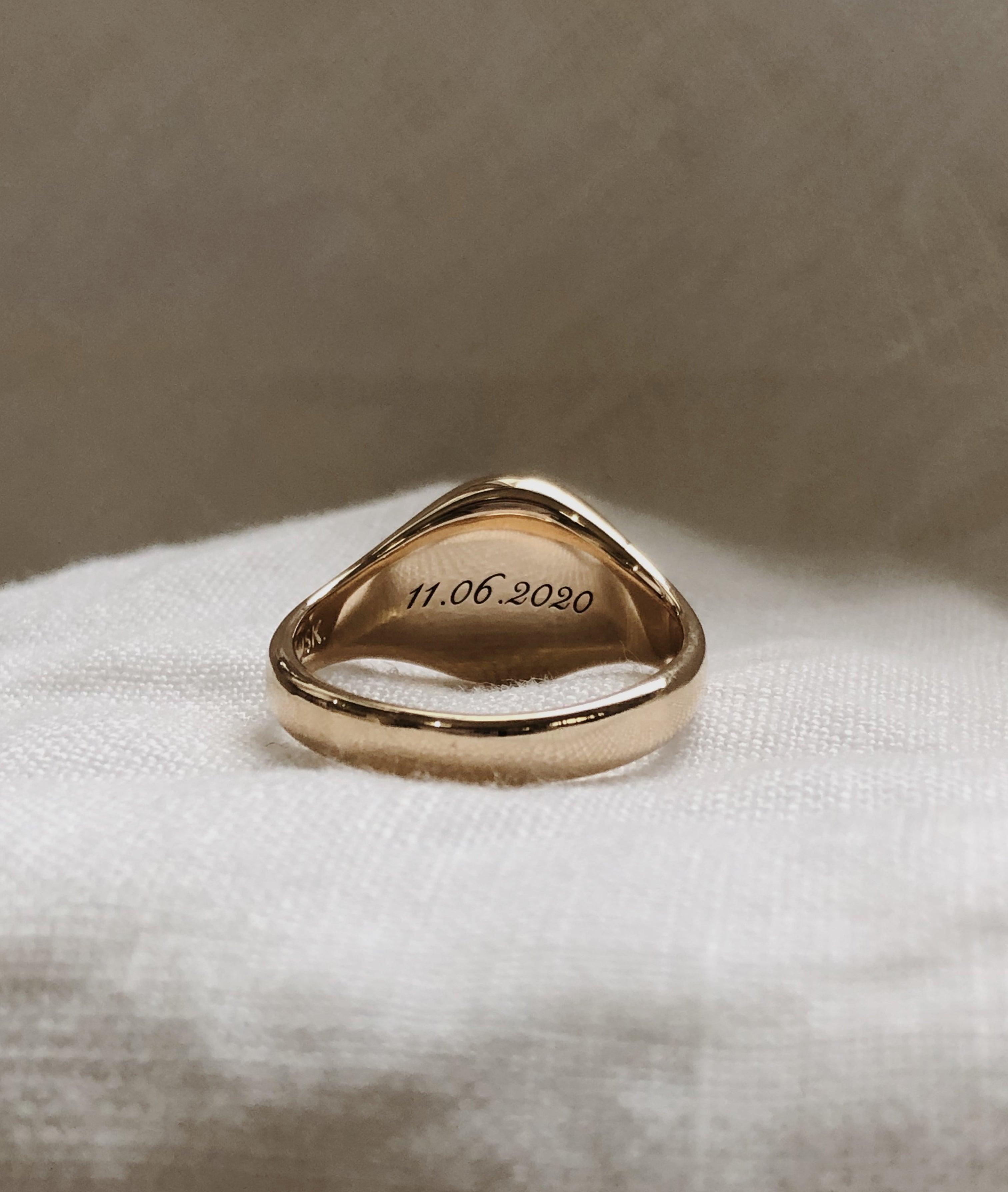 Star-set womens signet ring | RUUSK jewellery