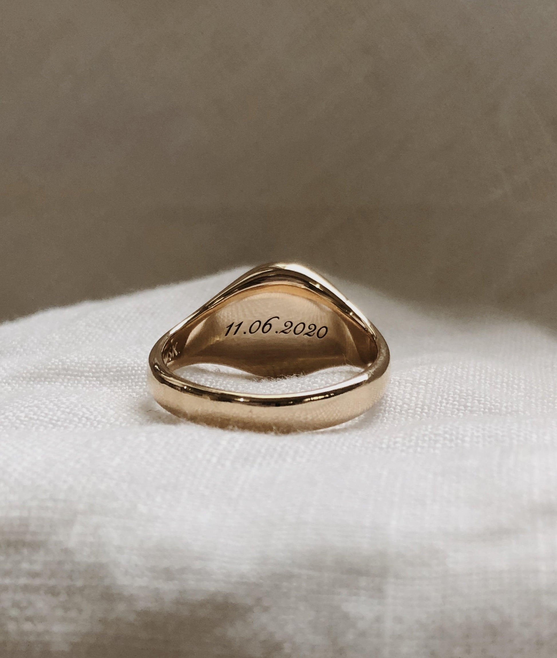 Star-set Small Signet ring - RUUSK