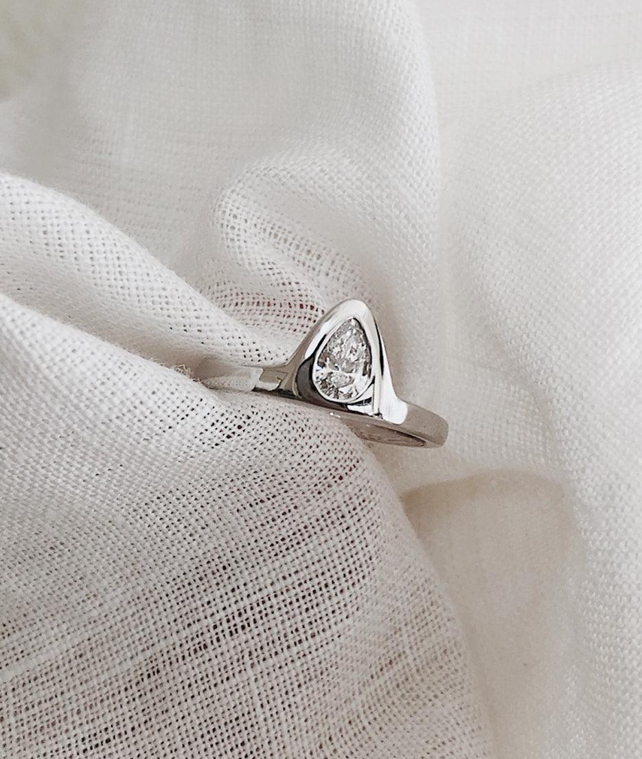 0.3ct Diamond Alma ring - RUUSK