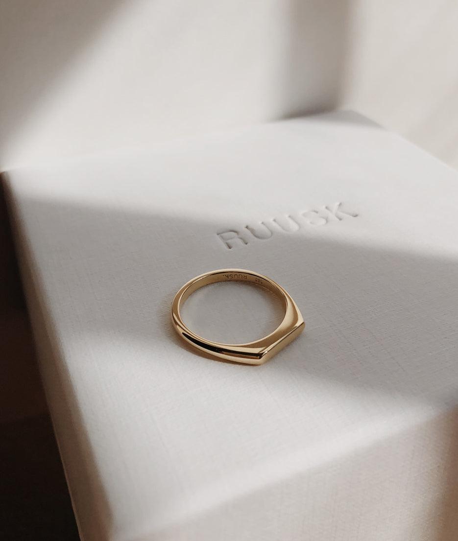 Tiny Signet ring - RUUSK