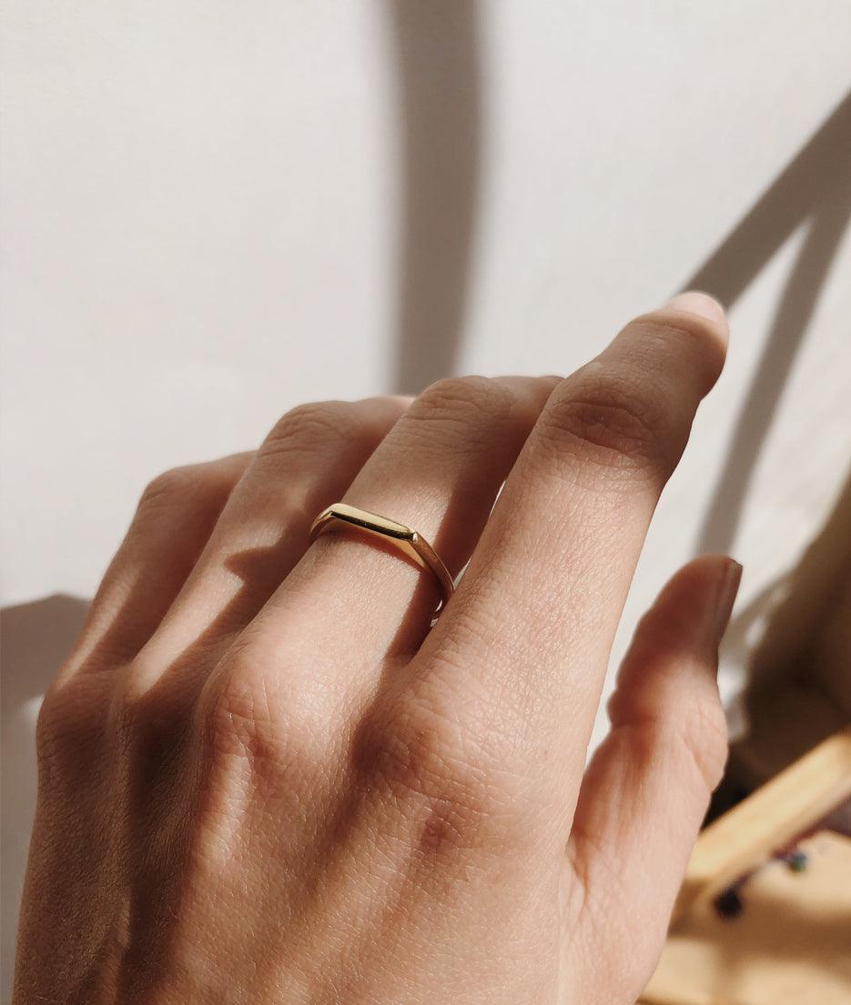 Tiny Signet ring - RUUSK