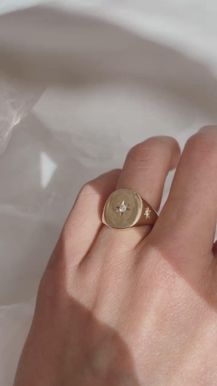 Load video: 3 Star Classic Signet